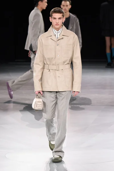 Look 25